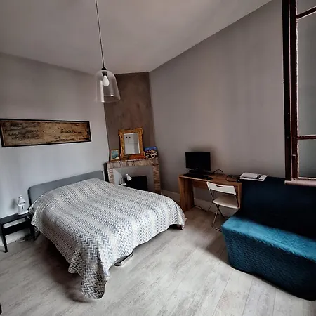 Pont Des Catalans Apartamento *